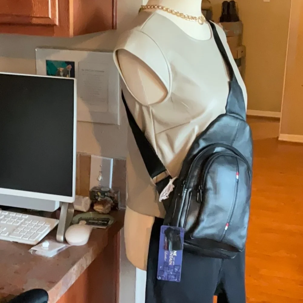 Stone Mountain Genuine Leather Black Sling Crossbody Bag, NWT - Picture 4 of 16